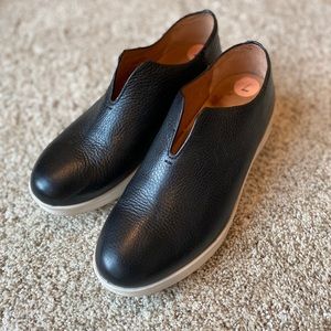 Gentle Souls by Kenneth Cole Size 7